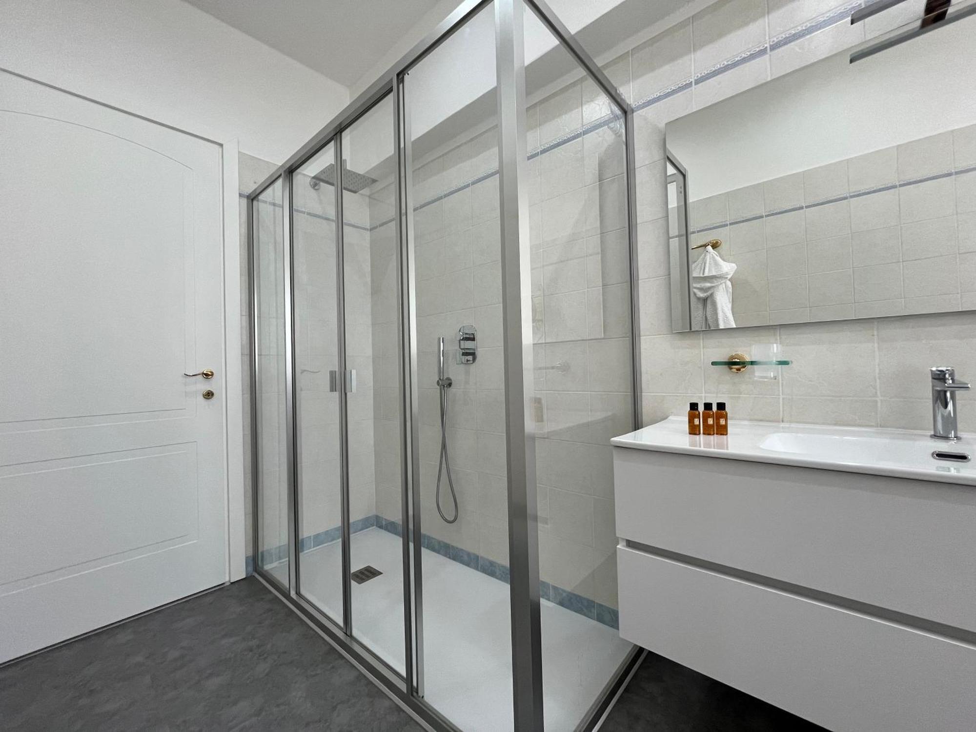 Vittore 11 Square Вербания Екстериор снимка